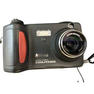 Nikon Coolpix 800 Digital Camera With LCD Screen & Strap